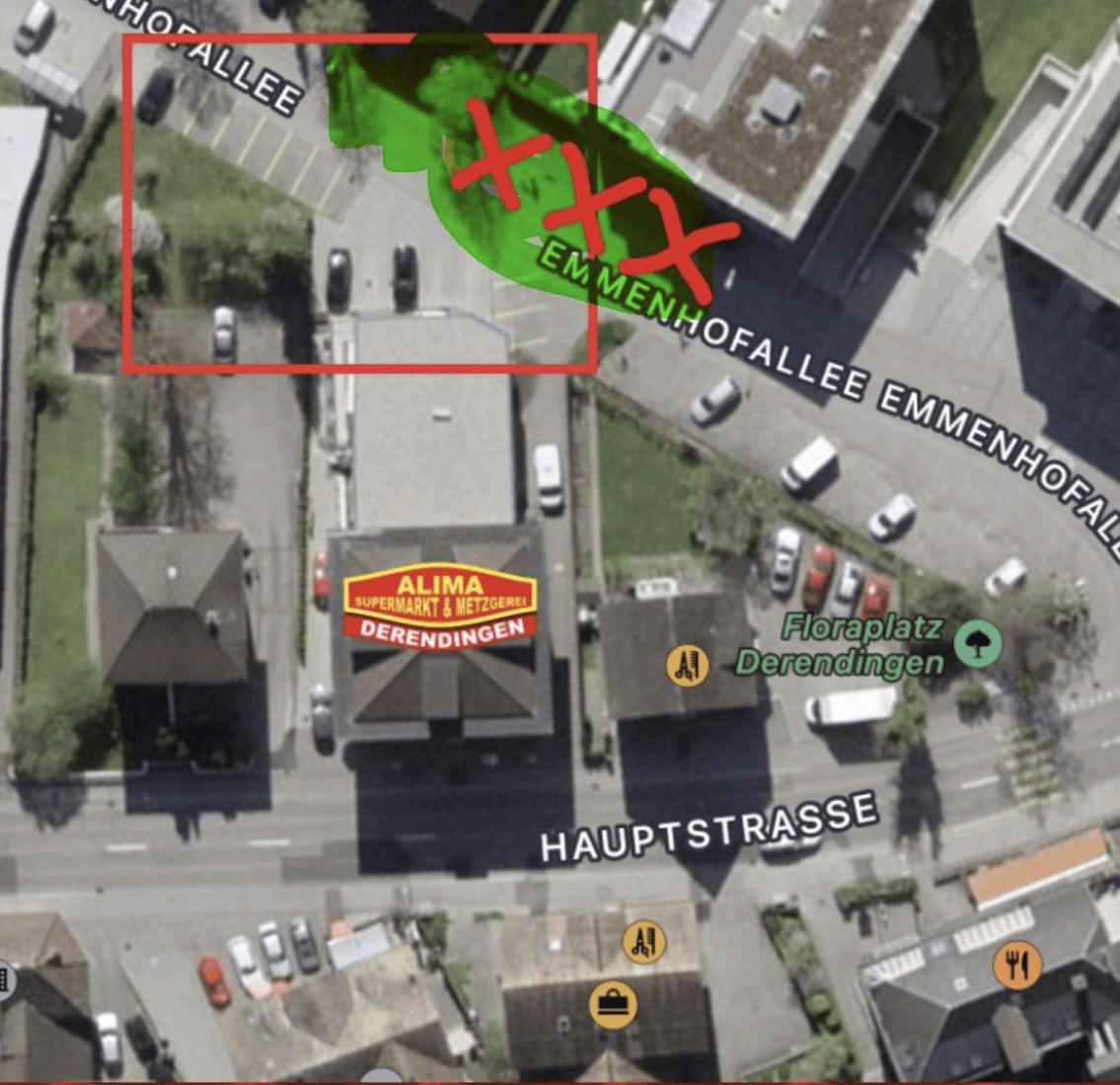Satellitenbild: Kundenparkplätze hinter dem Supermarkt